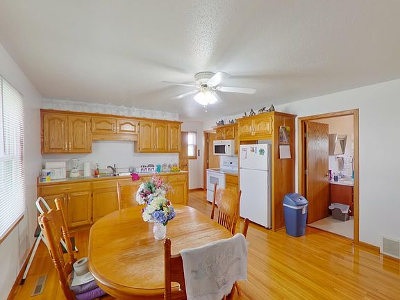 5th image of 224 E Cedar Ave