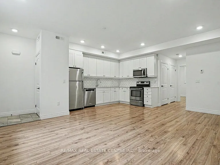112 Union St E #B105 — Photo 7