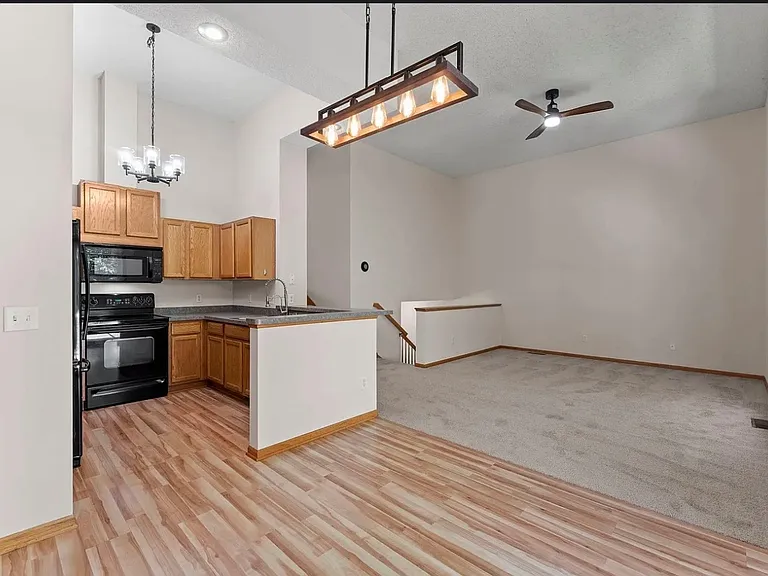 Timber Crest Dr SE — Photo 2