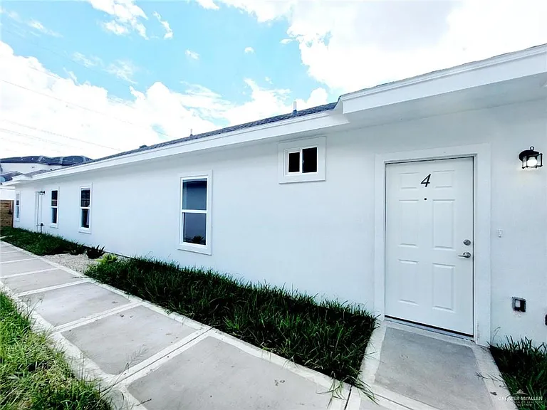 2201 S Pamplona St #4 — Photo 5