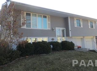 2900 W Larchmont Ln, Peoria, IL 61615