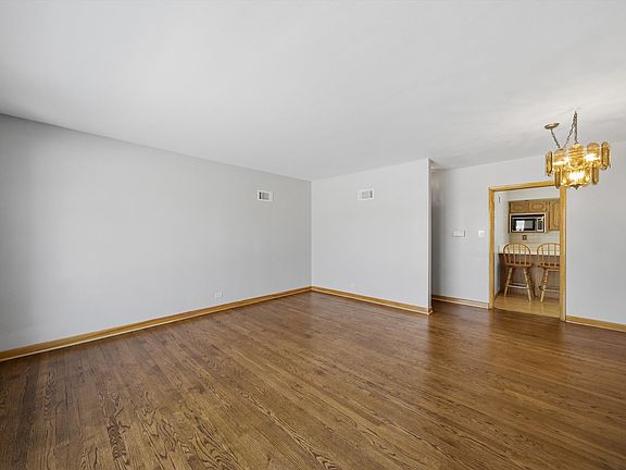 5th image of 11153 Shakespeare St
