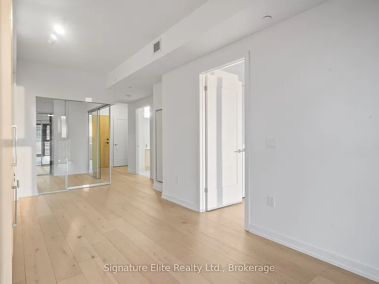 801 The Queensway #520 — Photo 8