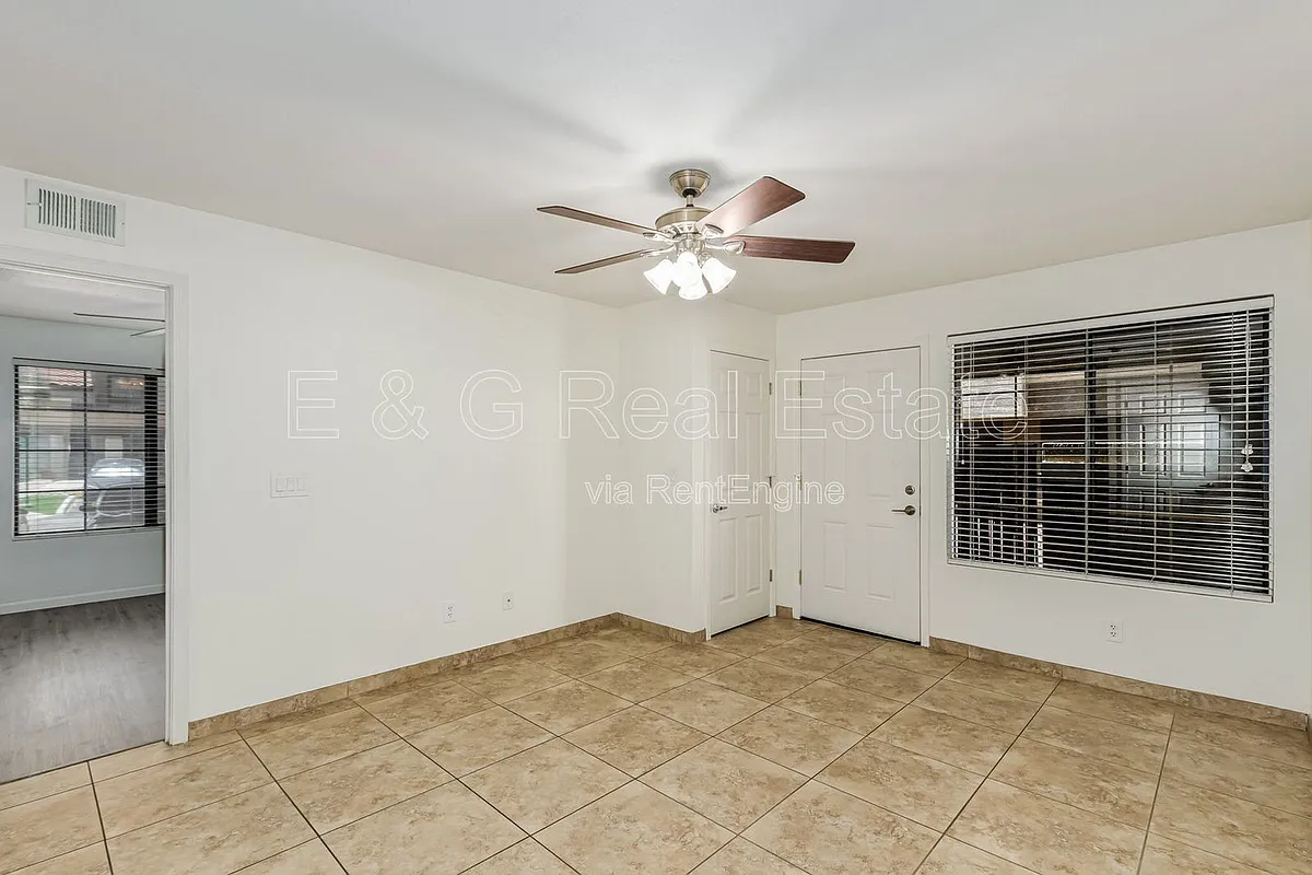 Building Photo - 1905 E University Dr #117