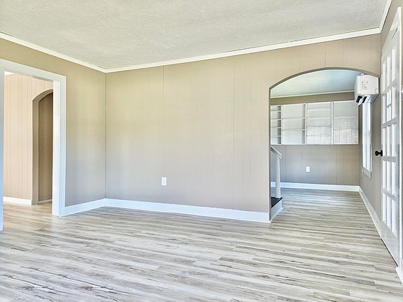 4th image of 505 Columbus St
