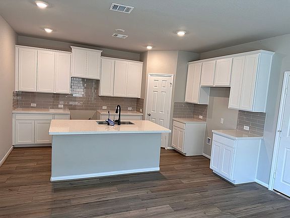 5th image of 2306 Sweet Bay Dr