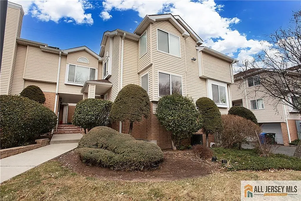 2 bed, 1150 sqft, $2,550 — Photo 1
