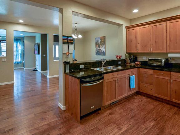 5th image of 705 Montgomerie Cir