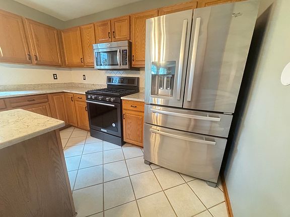 5th image of 607 Jamestown Ave