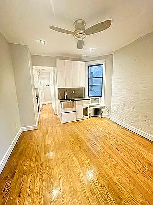 3rd image of 215 Mott St #18