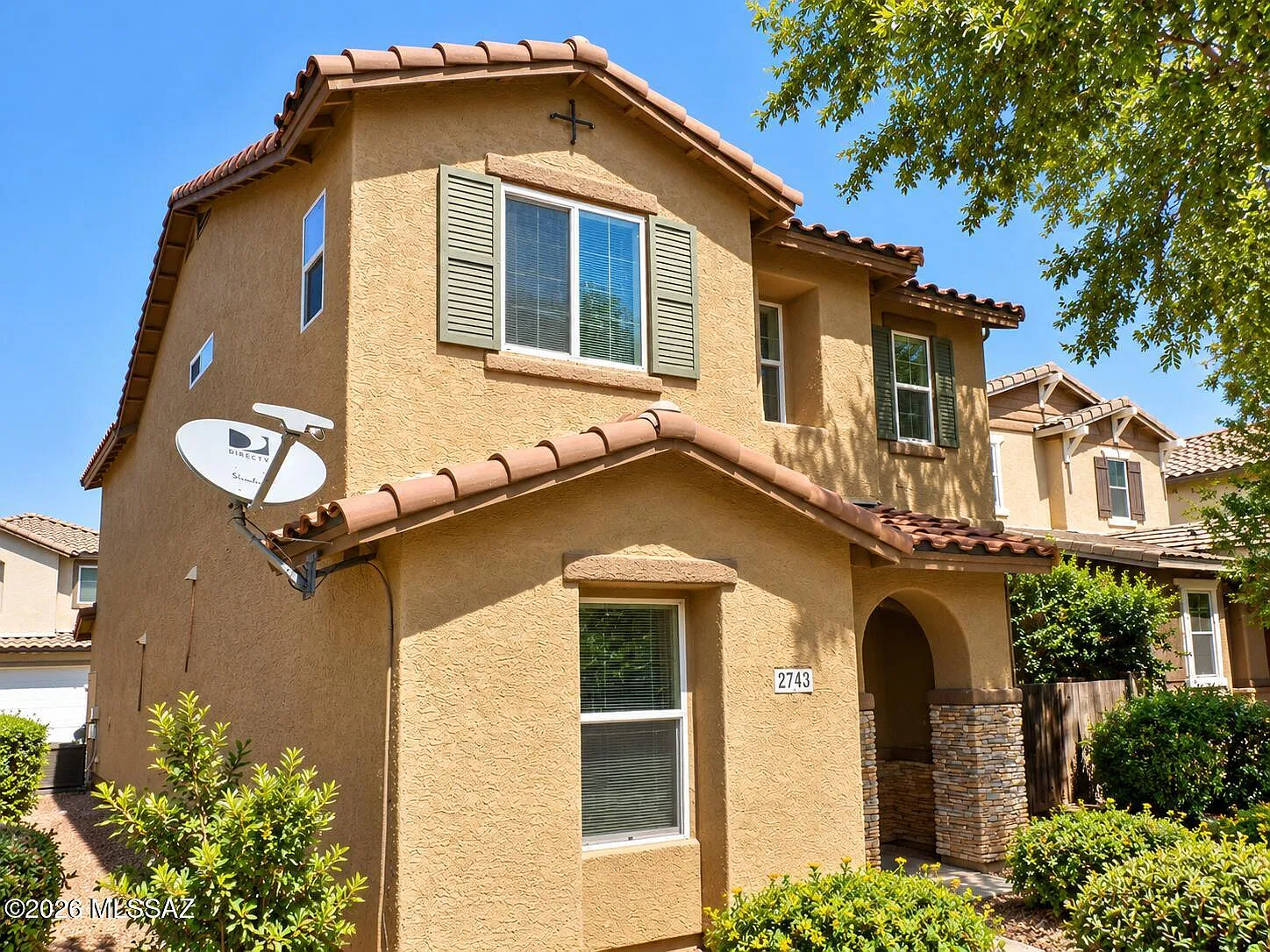3 bed, 2.5 bath, 2042 sqft, $1,995 — Photo 2