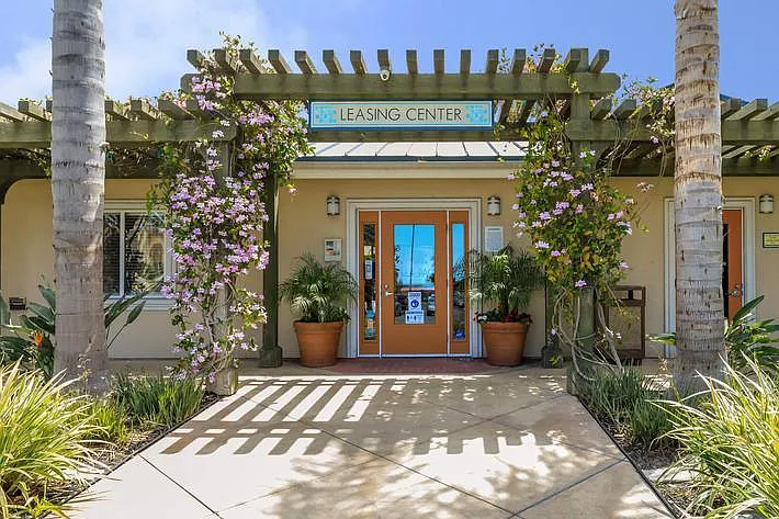 Villa Pacific Townhomes — Photo 31
