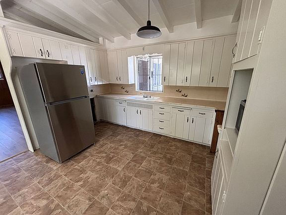 3rd image of 712 E Santa Barbara St #710-R