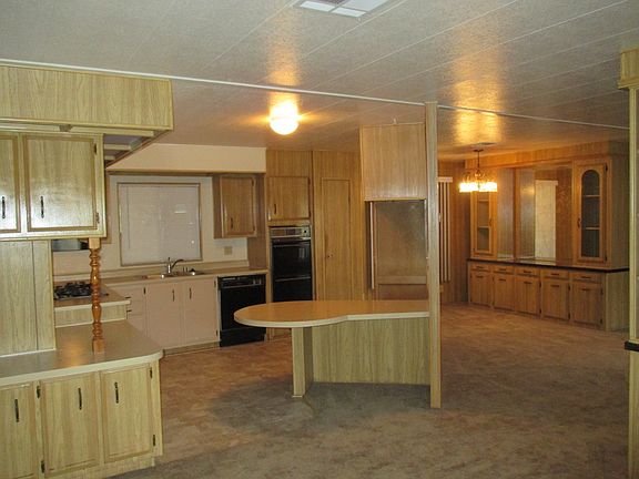 2nd image of 45368 Acacia Ave