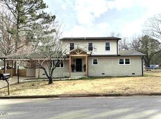 208 4th St, Henderson, TN 38340