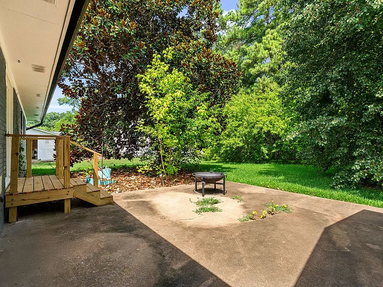 906 Vandora Ave — Photo 24