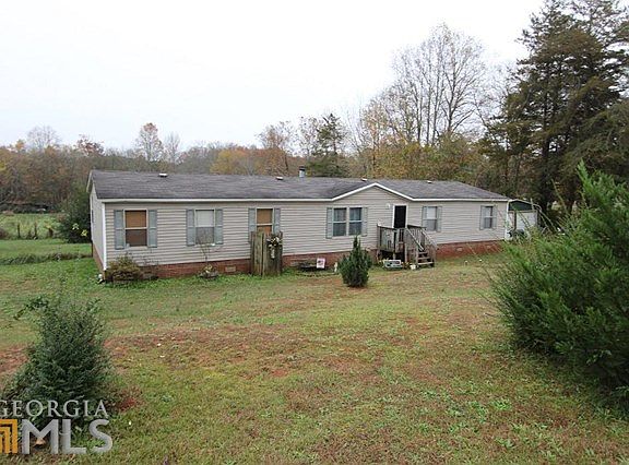 3rd image of 20 Pine Needle Dr
