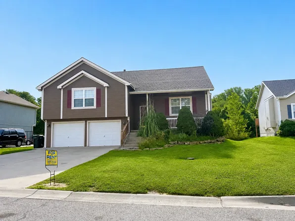 527 Hillbrook Dr, Lansing, KS 66043