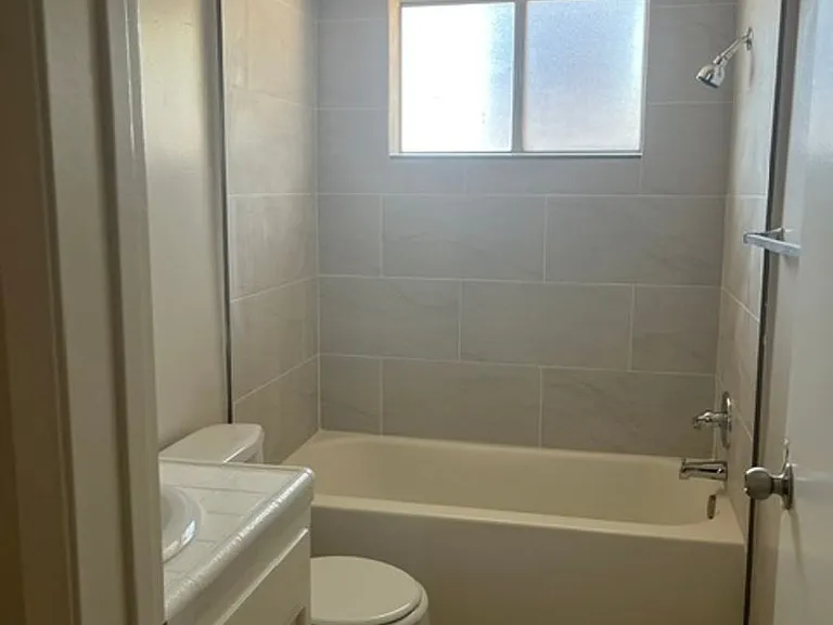 6400 Stockdale Hwy #1-4 — Photo 8