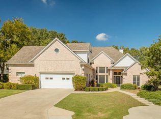 322 Half Moon Way, Runaway Bay, TX 76426