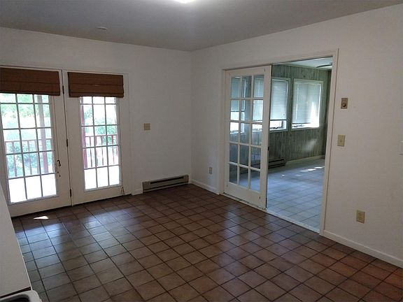 4th image of 16 Fairlawn Ave #1