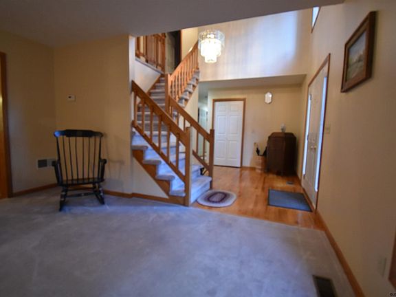5th image of 10 Vineyard Cir
