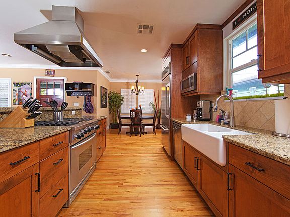 4th image of 3225 Copley Ave