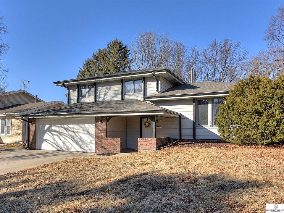 1st image of 15104 Farnam Cir