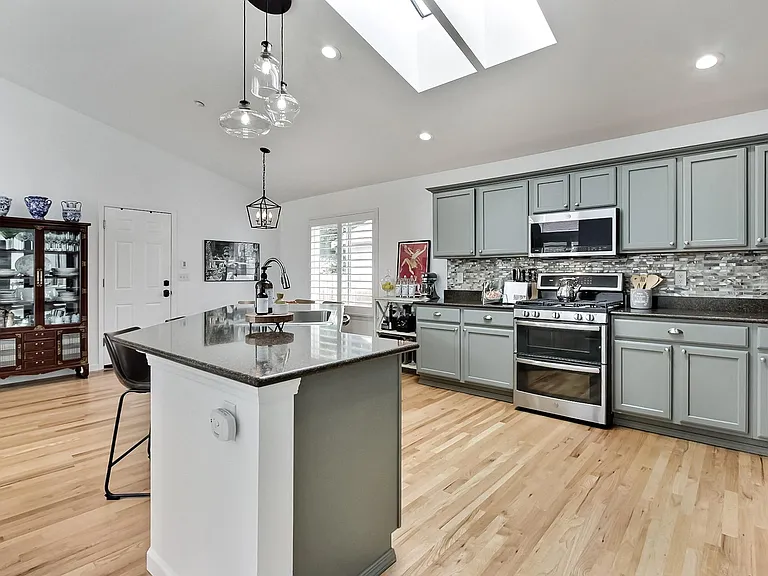 2285 Palisade Blvd — Photo 13