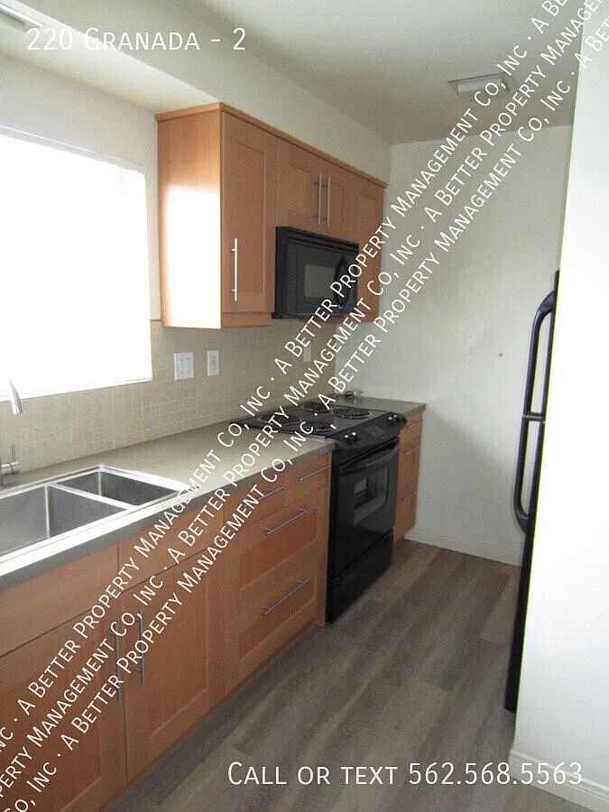 Granada Towers Modern Upgraded 2 Bed/2 Bath Gated W/Parking — Photo 1