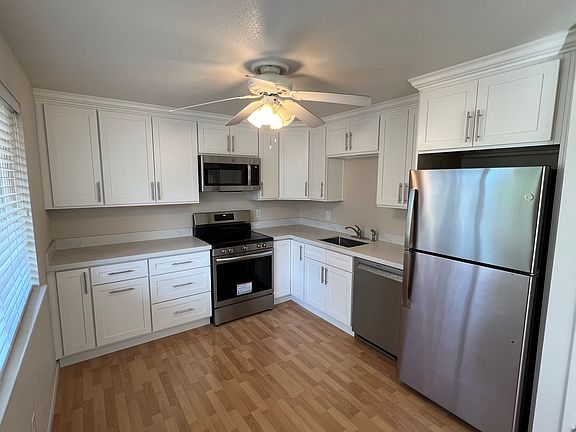 3rd image of 35 NE Dogwood St Unit B