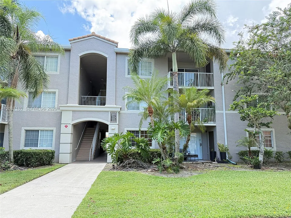 5045 Wiles Rd #303