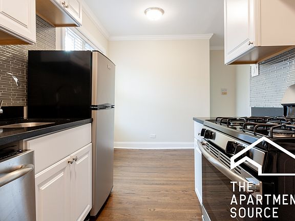 4th image of 3823 N Greenview Ave APT 3E