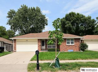 5808 Brookview Dr, Lincoln, NE 68506