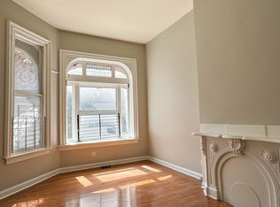 2209 Walnut St APT 1F, Philadelphia, PA 19103