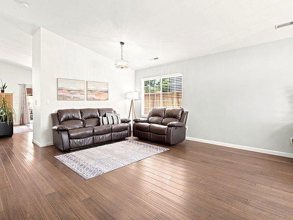 4th image of 1571 Mimosa St