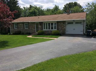 8 Bunker Hill Cir, New Freedom, PA 17349