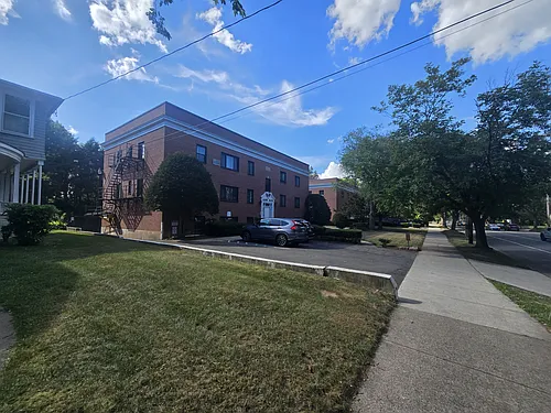 572 Whitney Ave #33E Photo 1