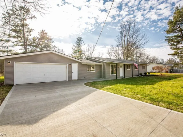 565 Robinhood Dr, Aurora, OH 44202