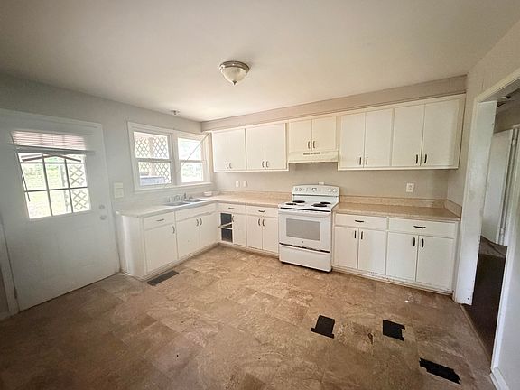5th image of 731 Hillcrest Drive
