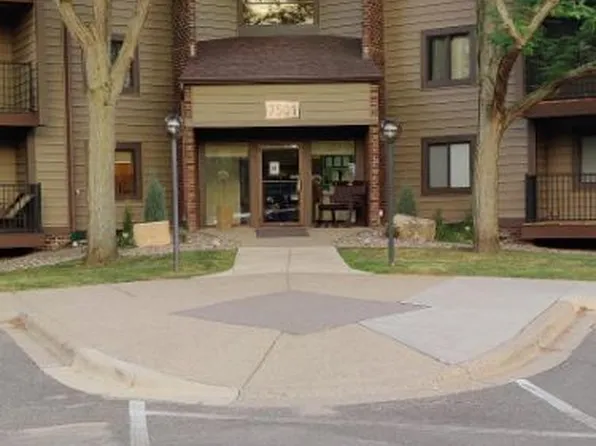 7501 101st St W #205, Bloomington, MN 55438