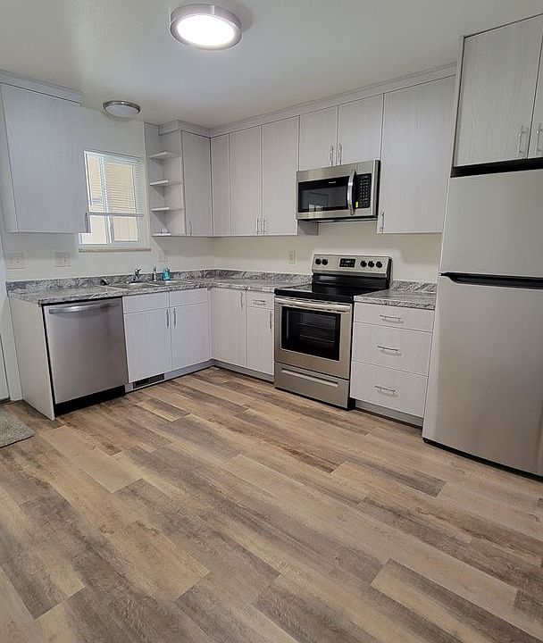 1st image of 410 E 22nd Pl