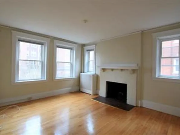 5 Craigie Cir #1, Cambridge, MA 02138