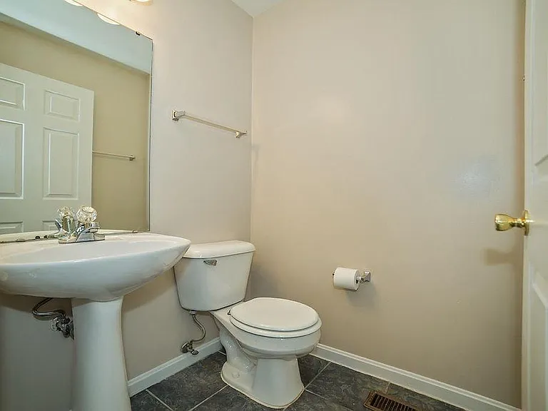 2532 Riverside Dr — Photo 7