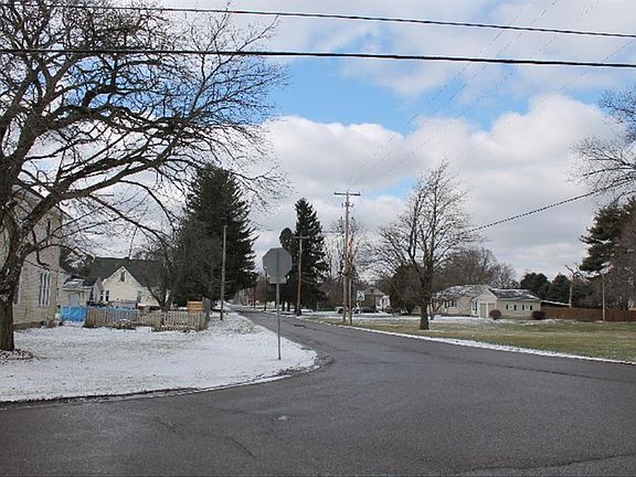 4th image of 868 Garfield Ave