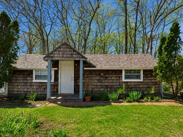 https://photos.zillowstatic.com/fp/d44b5bf6e68d99aae8ae6d035203c97e-p_e.webp