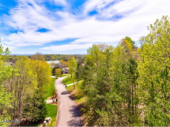 3rd image of 106 Blue Herron Dr