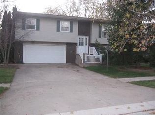 6010 Taft Pl, Merrillville, IN 46410