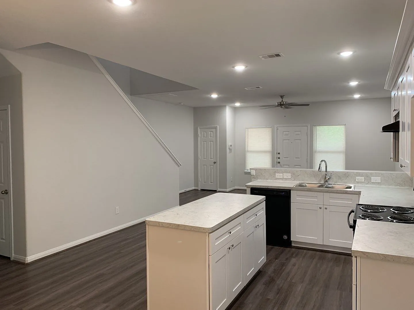 8215 Gallahad St — Photo 4