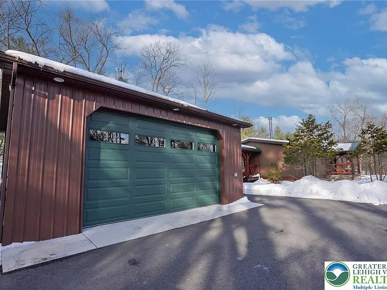 371 Green Tree Dr — Photo 4